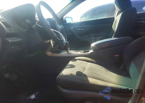 2015 Nissan Altima 2.5 z USA, uszkodzony, nr VIN 1N4AL3AP9FN906366